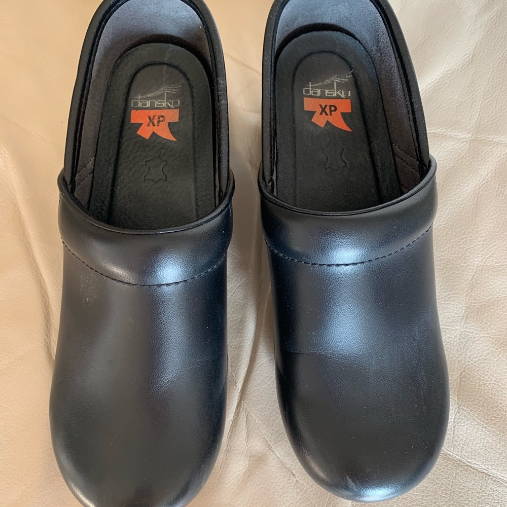 NWOT Black Dansko sz 38💫💫